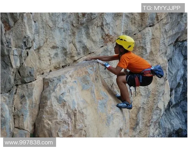 重庆攀岩队灵活性创新高引领全国攀岩新潮流与发展趋势