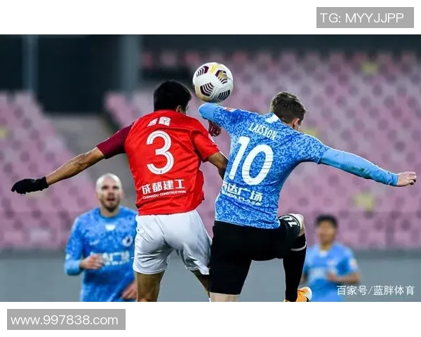 山西与江苏篮球队激战正酣精彩对决引发球迷热议与期待